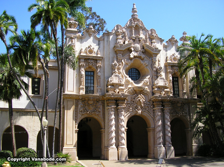picture of spanish style building in balboa park san diego california