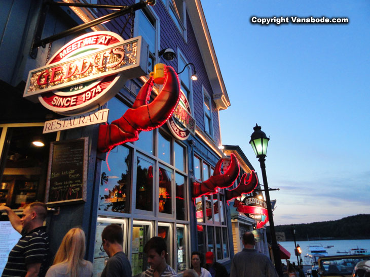 bar harbor maine big street at night around waterfront
