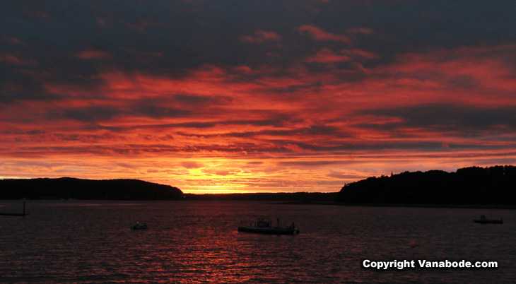 picture of sunset on bar harbor in maine