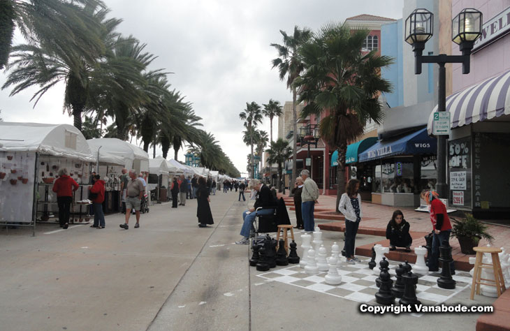 downtown daytona beach art festival picture