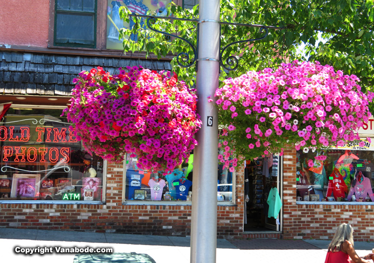 lake george downtown shopping area