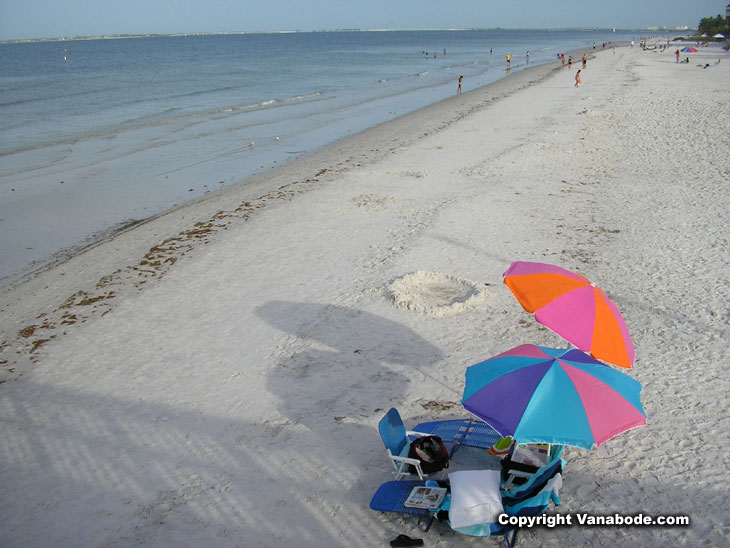 picture of fort myers beach in the early morning