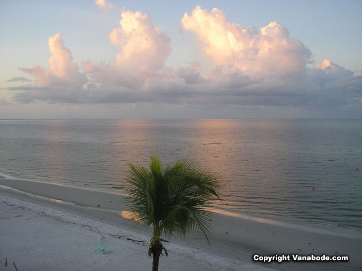 picture of sunrise at fort myers beach florida