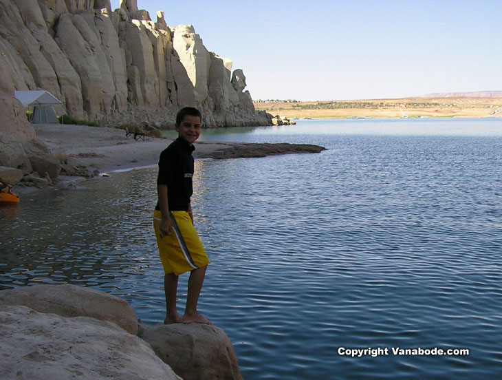 lake powell campsite on water picture