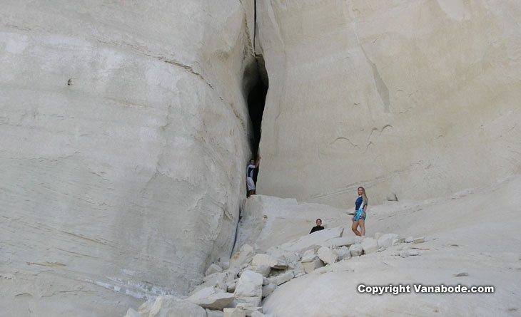 lake powell cave picture