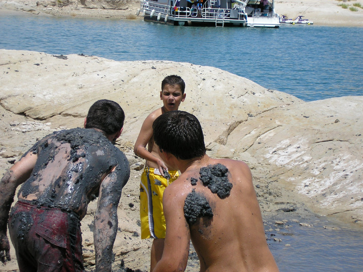 picture of reluctant mud fighter