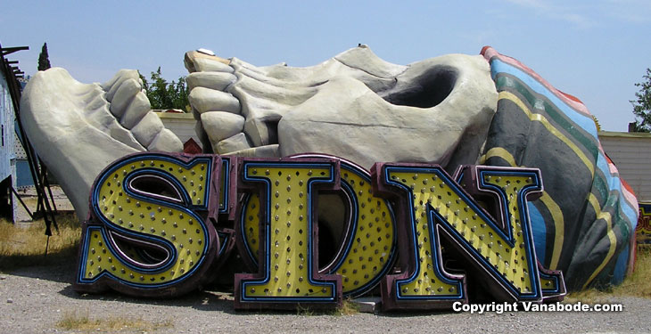 picture of treasure island pirate skull at las vegas graveyard