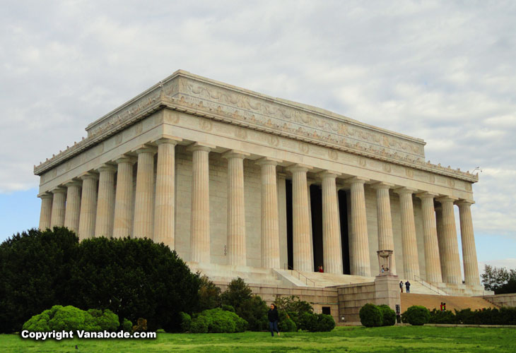 The Lincoln Memorial is huge, decadent and beautiful,  surely a must see in DC.