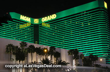 mgm grand hotel and casino las vegas at night