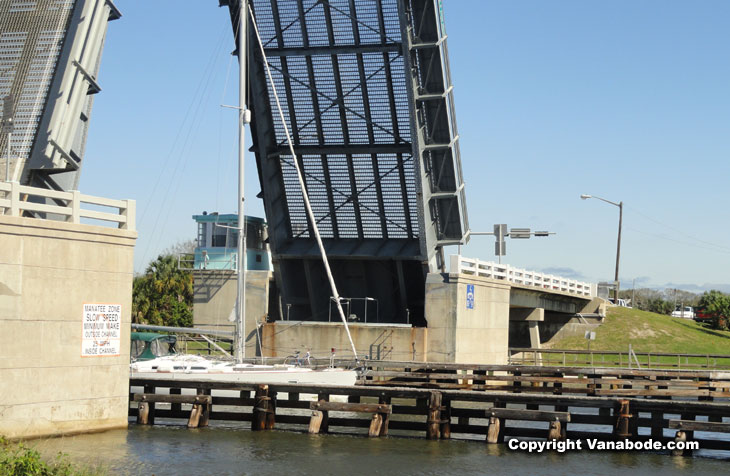 picture of draw bridge in bulow creek ormond beach