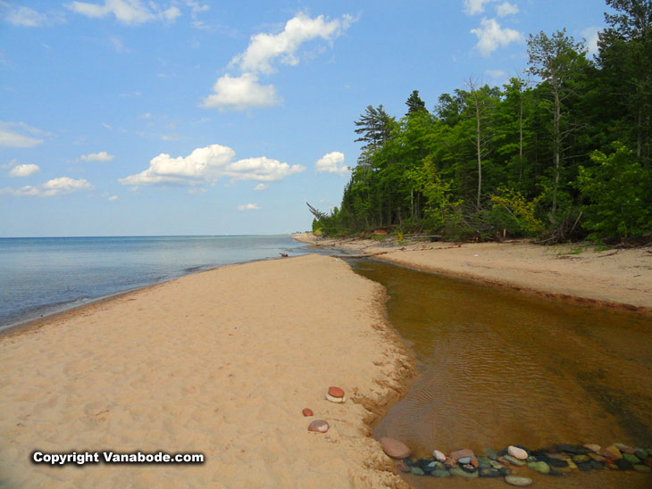 pictured rocks national lakeshore park lake superior tributary