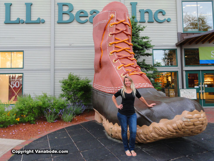 pretty girl big feet