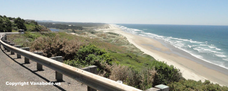 picture of dunes along highway entering florence oregon