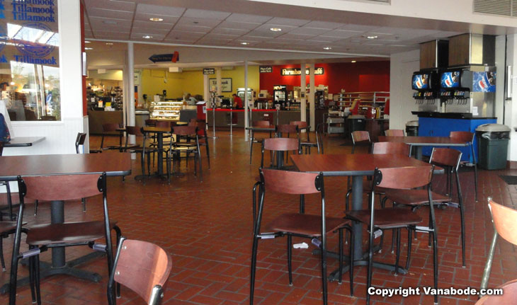 picture of cafeteria at tillamook cheese factory in oregon