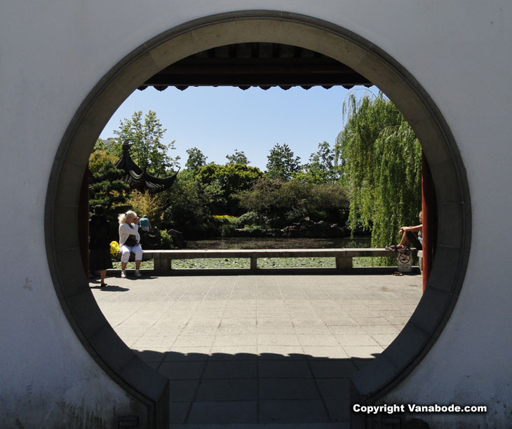 picture of chinese garden in vancouver canada