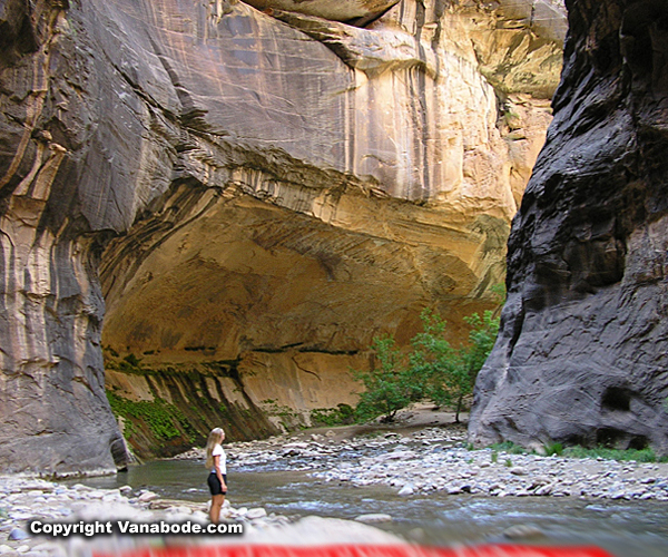 narrows hiking picture