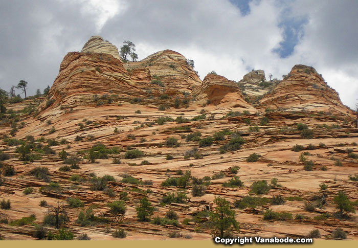 zion canyon rock formations picture